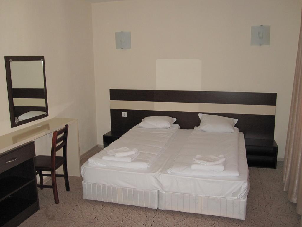 Hotel Deyanira Gorno Dryanovo Habitación foto
